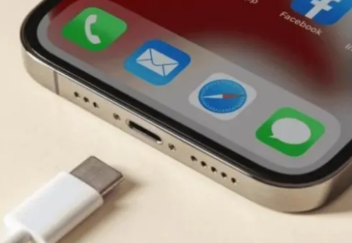 郫县苹果15维修分享iPhone15改USB-C接口后能和安卓用户互借充电器吗